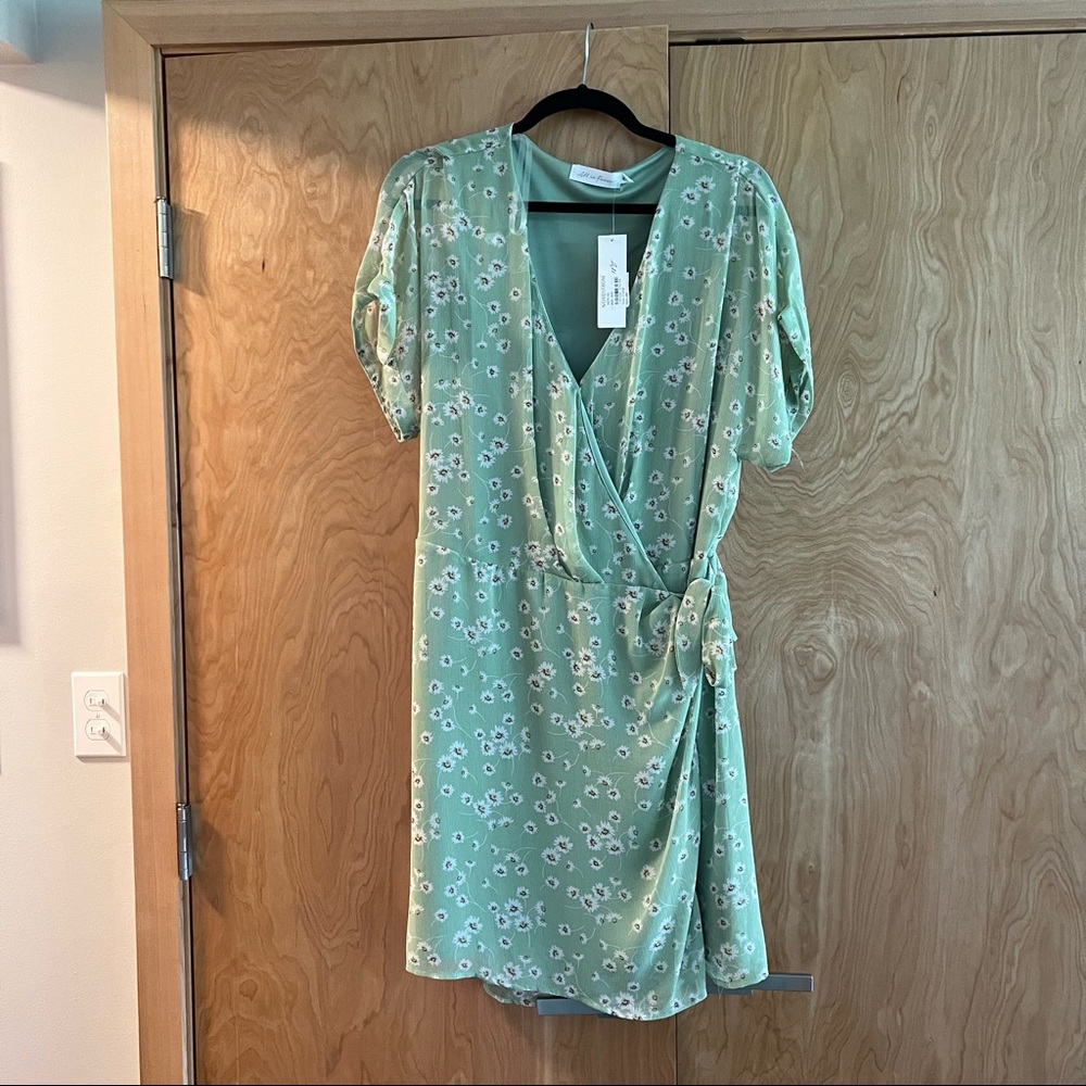 NWT Green Daisy Wrap Dress